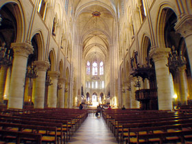 Nave central de la catedral de Notre-Dame de París