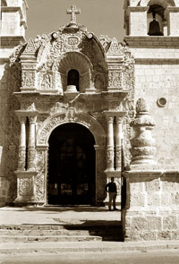 P�rtico del Santuario de Cayma