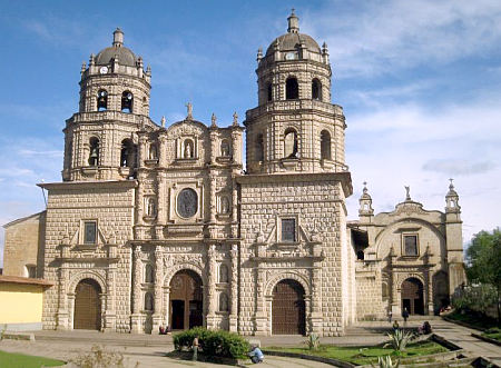 Iglesia San Francisco (derecha)