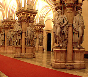 Hall de ingreso al Museo de Historia Militar en Viena, Austria