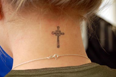 Tatuajes inocentes o religiosos, y modas revolucionarias - El Perú necesita  de Fátima